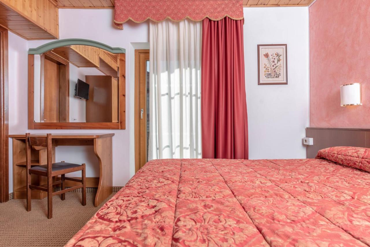 Hotel Italo 마돈나 디 캄필리오 외부 사진