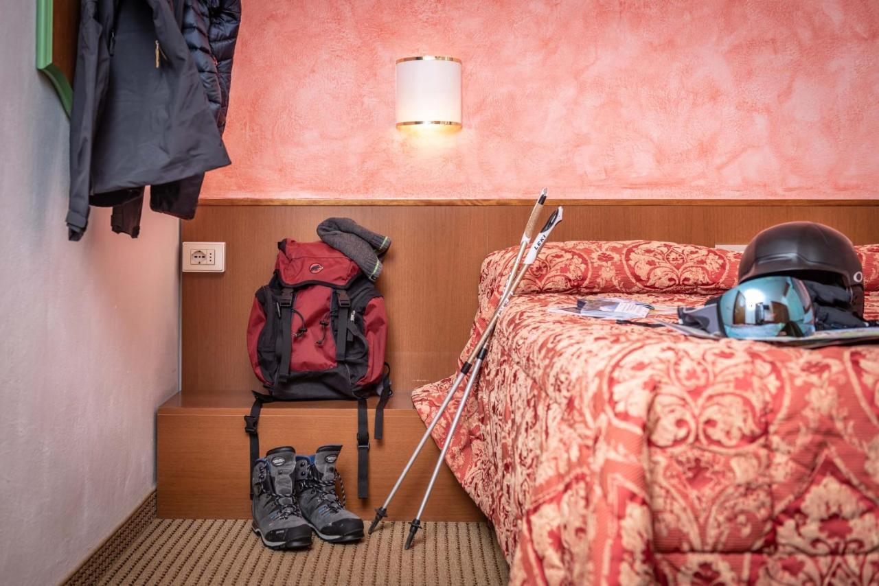 Hotel Italo 마돈나 디 캄필리오 외부 사진