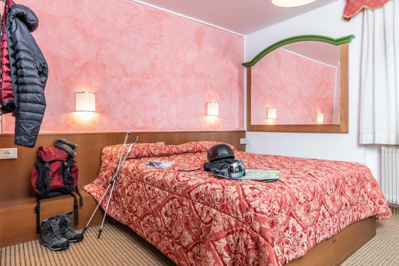 Hotel Italo 마돈나 디 캄필리오 외부 사진