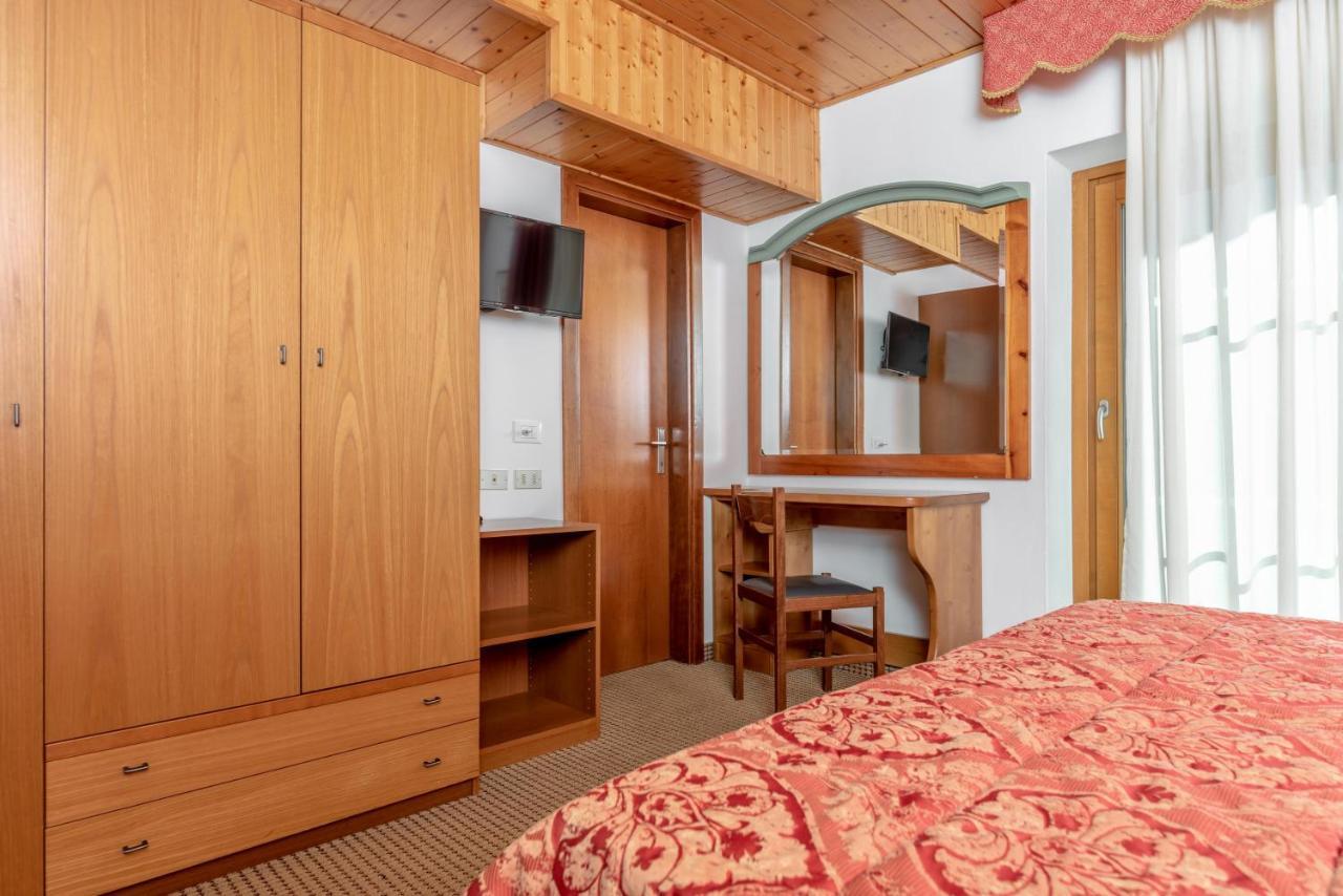 Hotel Italo 마돈나 디 캄필리오 외부 사진