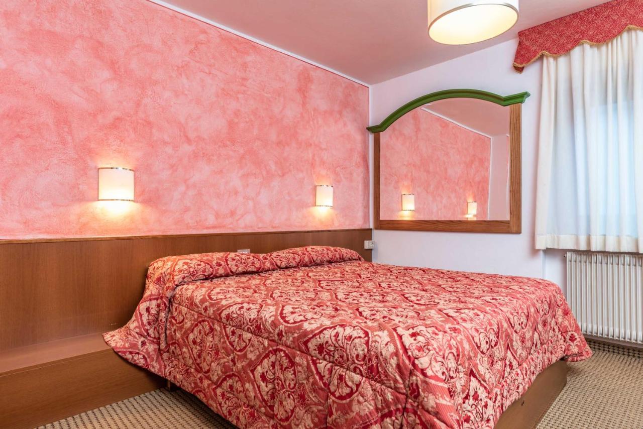 Hotel Italo 마돈나 디 캄필리오 외부 사진