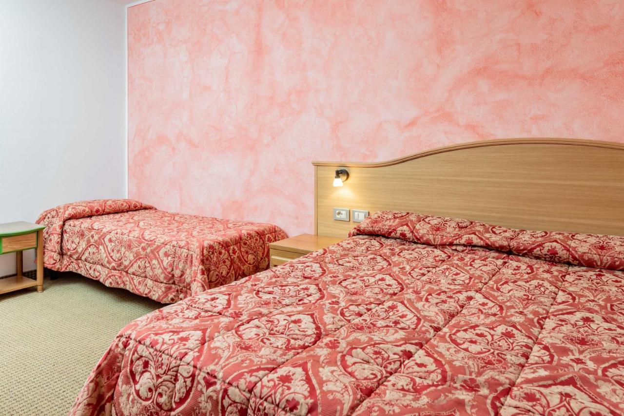 Hotel Italo 마돈나 디 캄필리오 외부 사진
