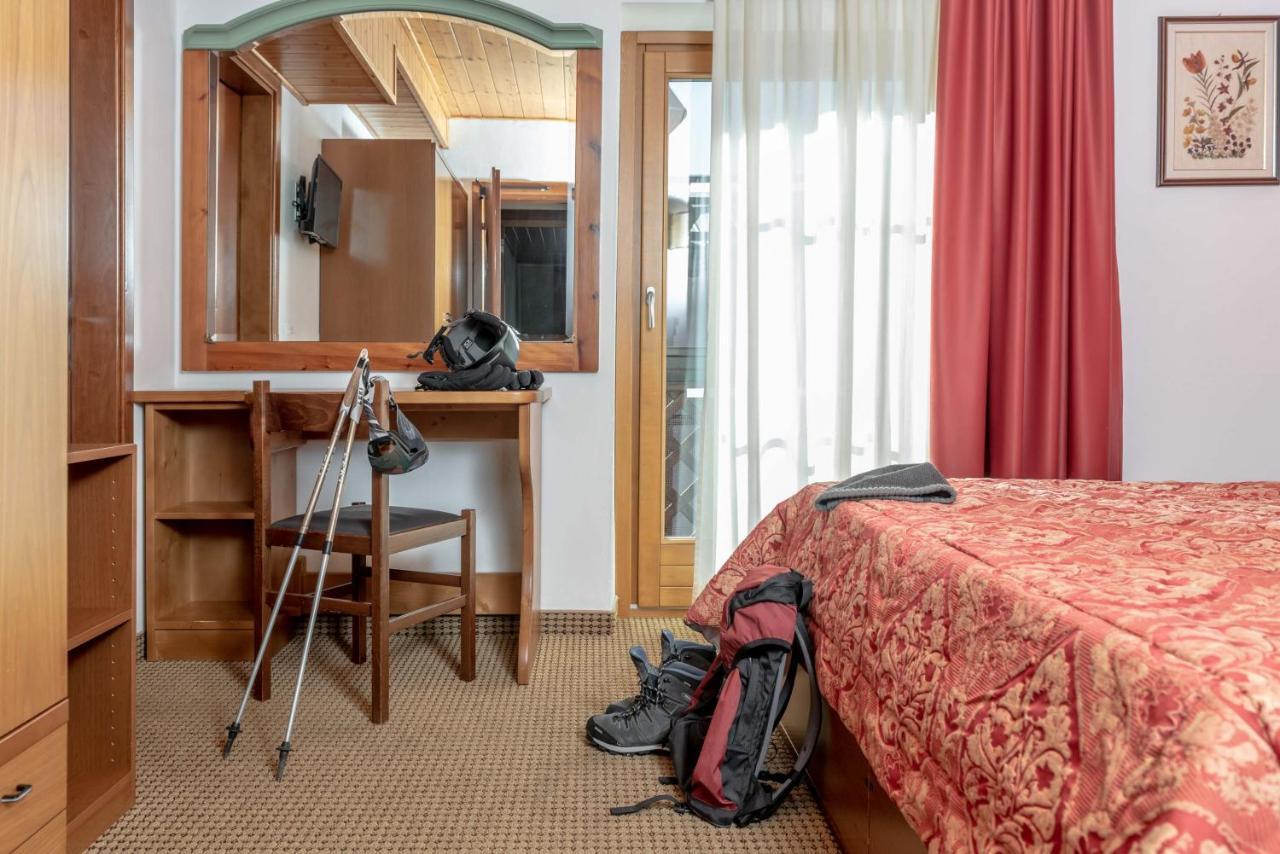 Hotel Italo 마돈나 디 캄필리오 외부 사진