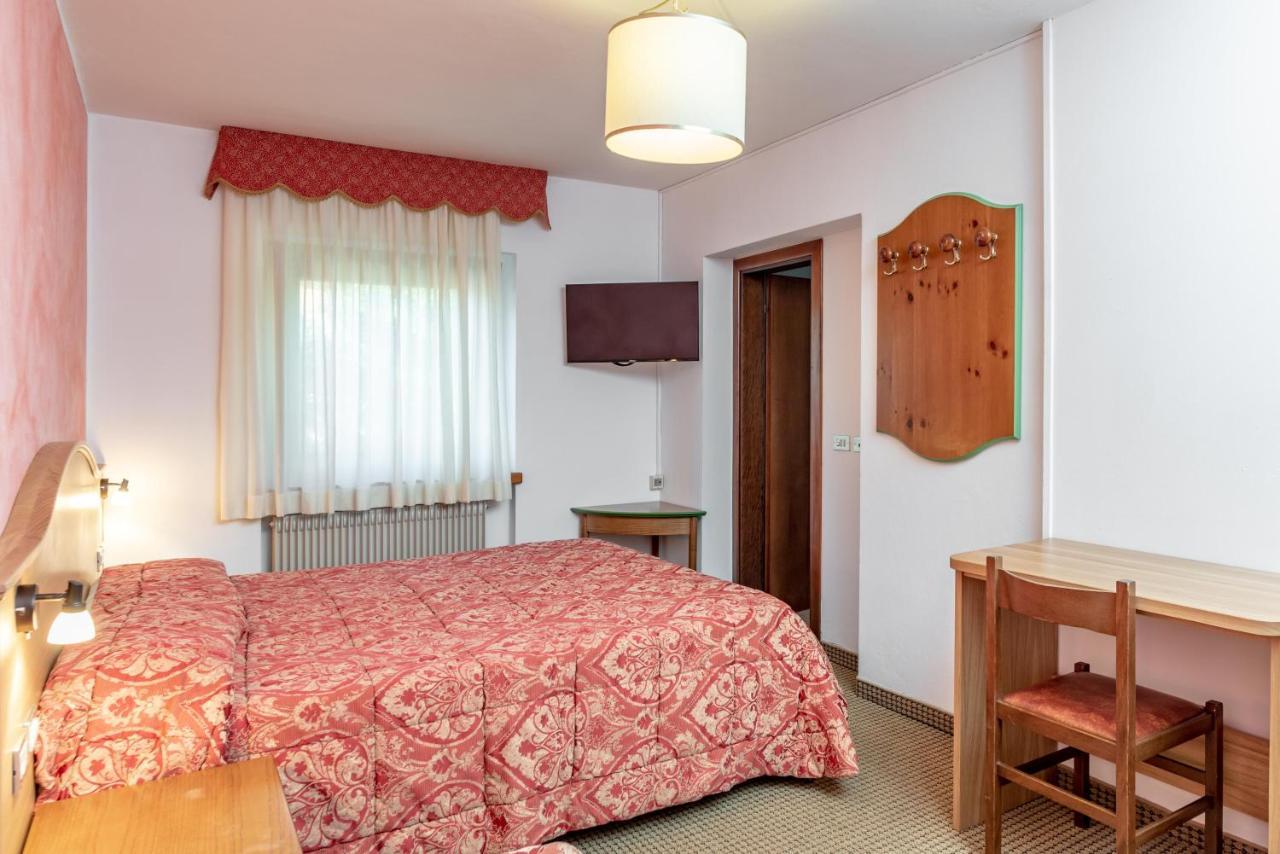 Hotel Italo 마돈나 디 캄필리오 외부 사진