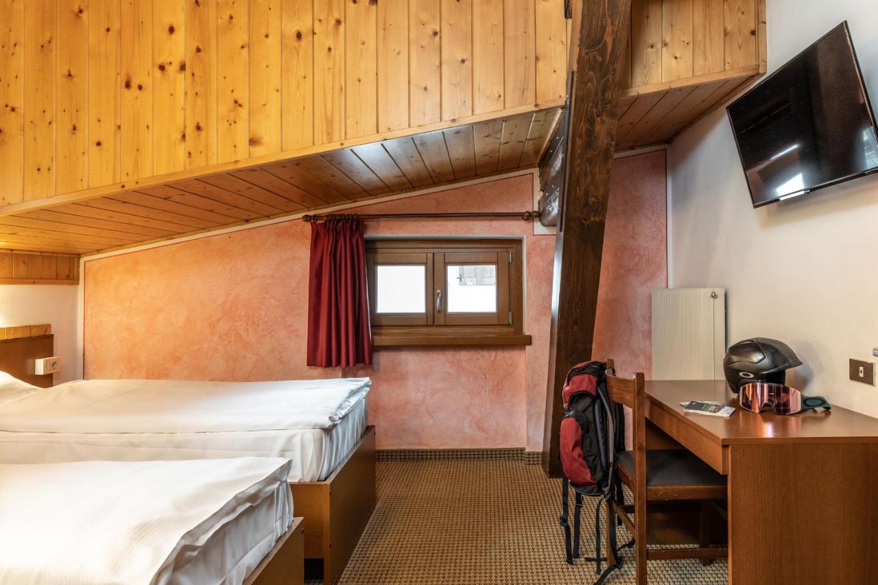 Hotel Italo 마돈나 디 캄필리오 외부 사진