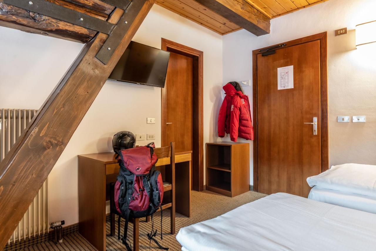 Hotel Italo 마돈나 디 캄필리오 외부 사진