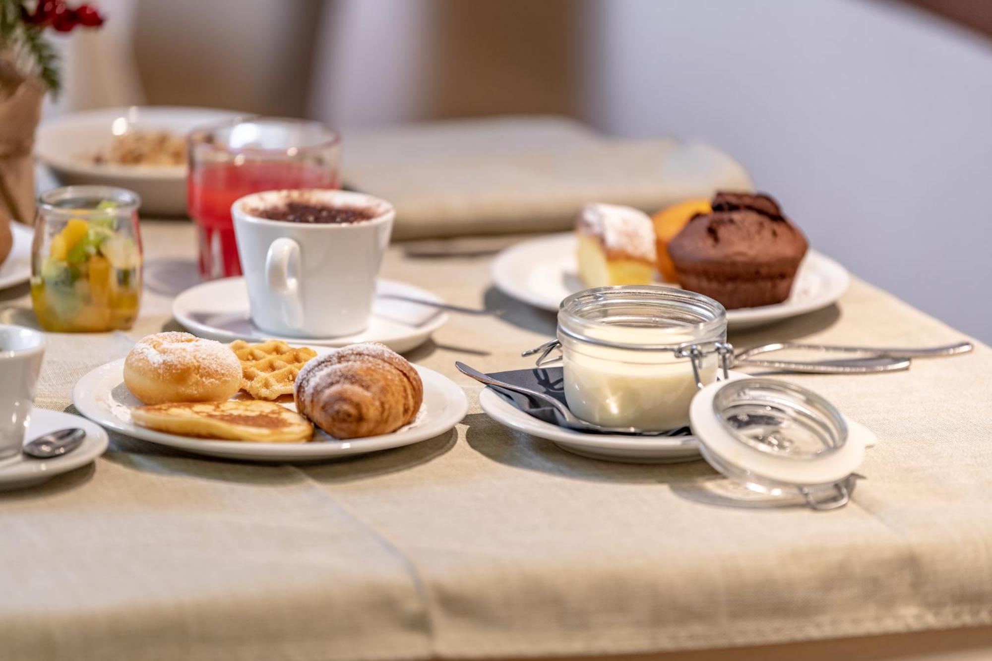 Hotel Italo 마돈나 디 캄필리오 외부 사진